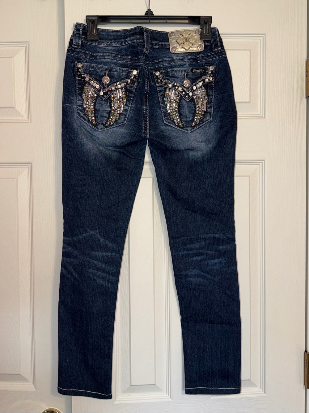 Dark Blue Women's Jeans with Embellished Pockets mid-Rise